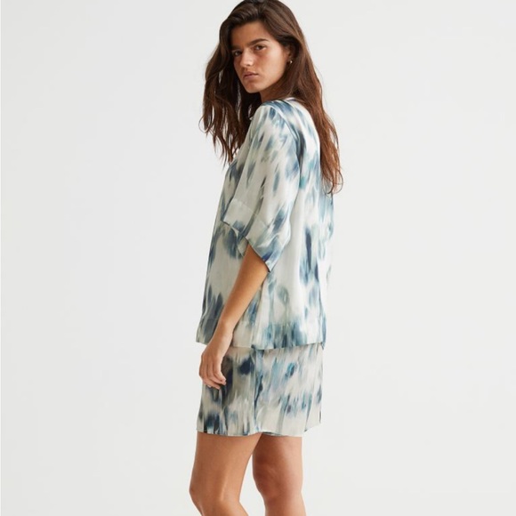 H&M Watercolor Pattern Satin Short Pants - Picture 3 of 7